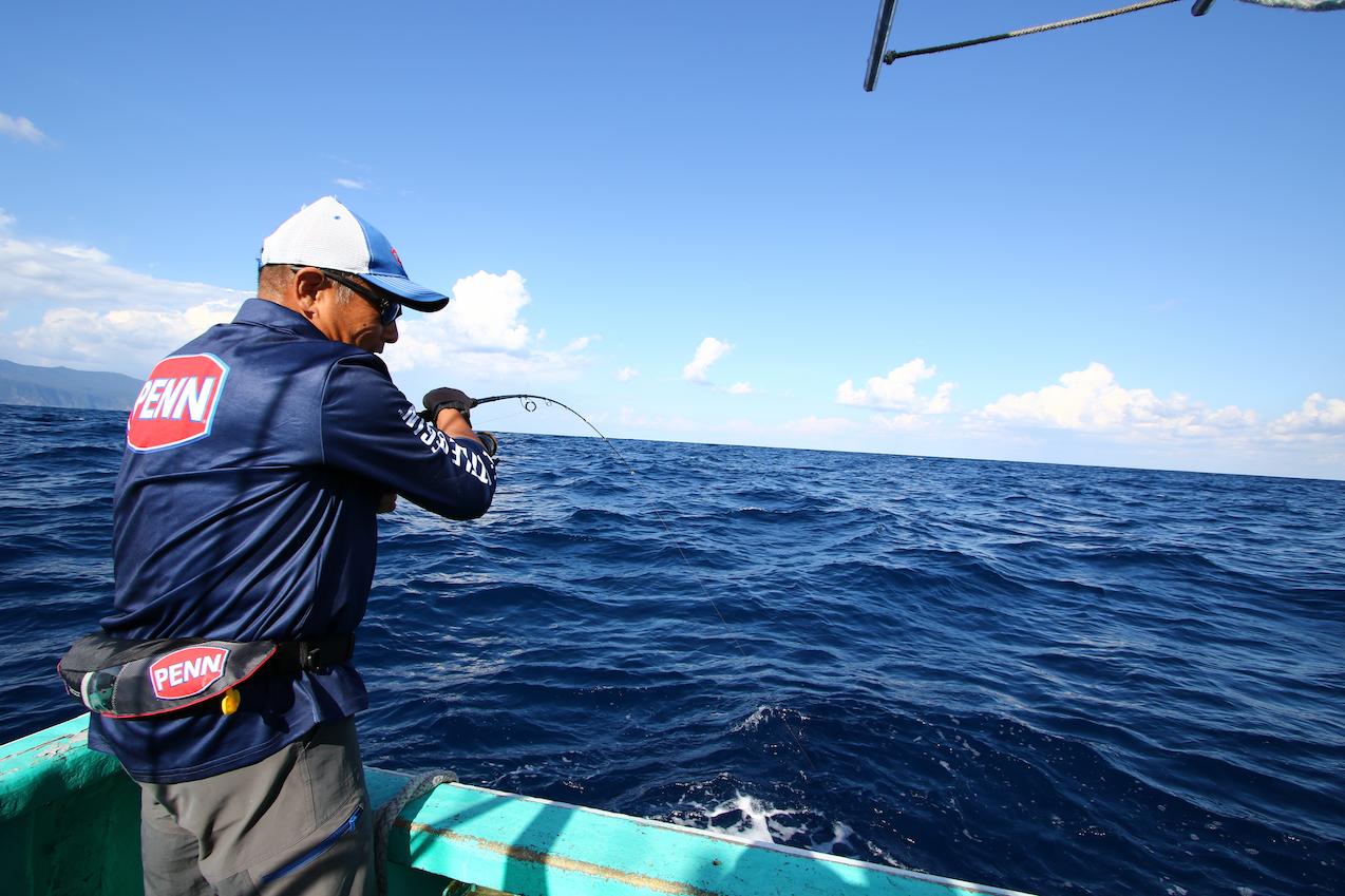 Offshore actual fishing. Jigging fishing off Izu-shichijima and  Hachijojima. Targeted kampachi and yellowfin tuna.