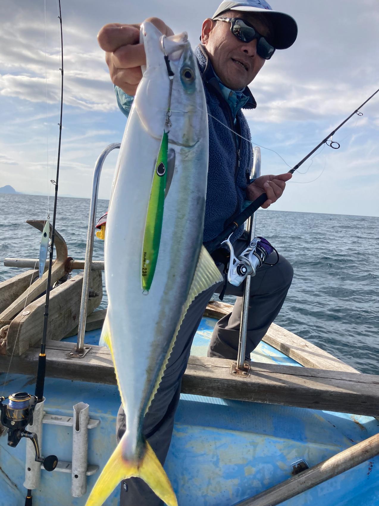 Offshore actual fishing. Jigging fishing off Izu-shichijima and
