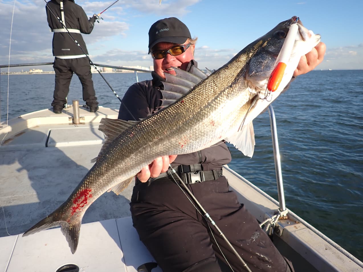 Fun with the popular lure Big Bandit! Explained by Takashi Kamiyashiki! Tokyo Bay Big Bait Seabass Game